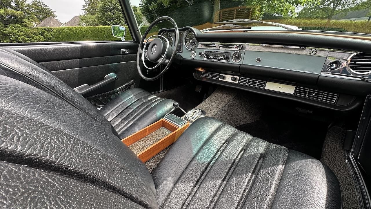 Mercedes-Benz-SL-Class-1970-34