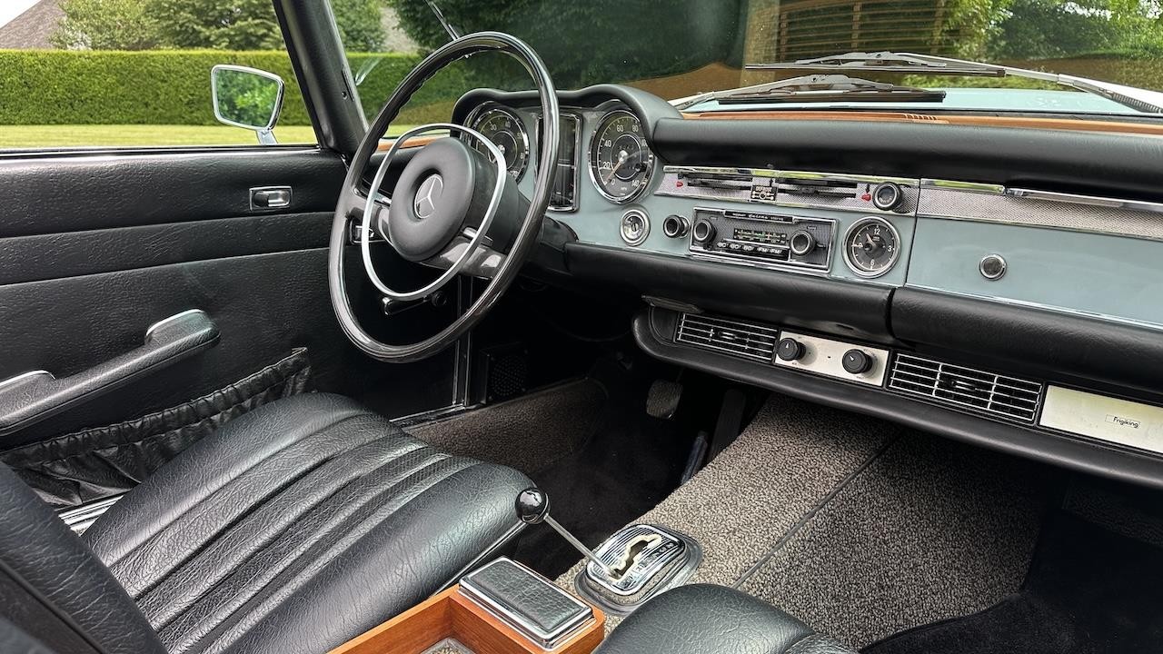 Mercedes-Benz-SL-Class-1970-35