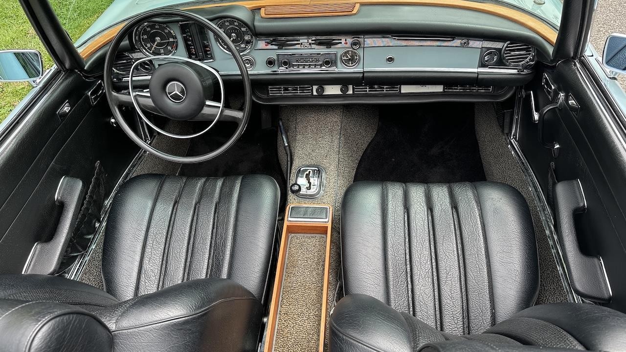 Mercedes-Benz-SL-Class-1970-38