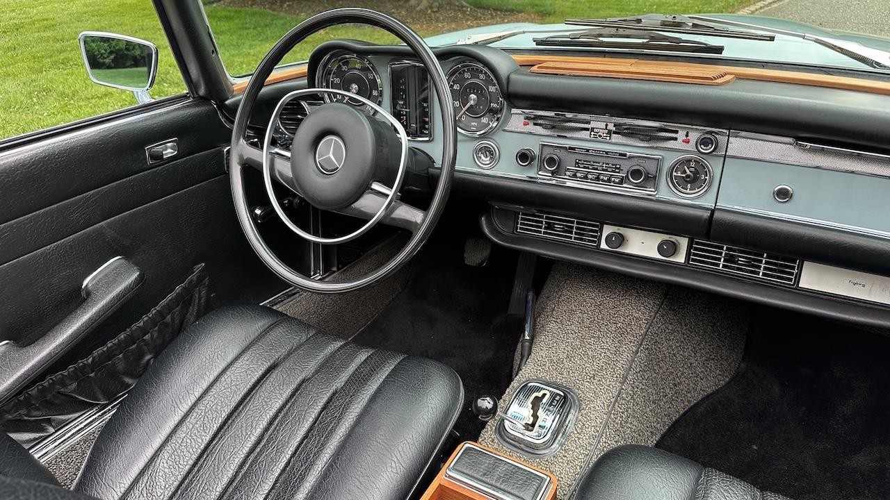 Mercedes-Benz-SL-Class-1970-39