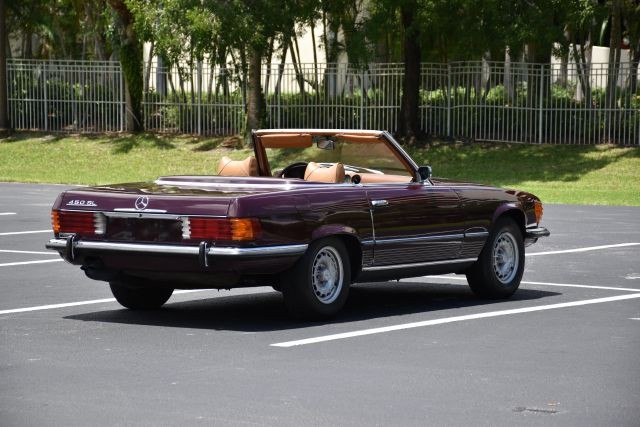 Mercedes-Benz-SL-Class-1973-Convertible-2