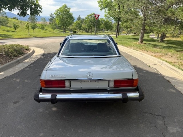 Mercedes-Benz-SL-Class-1982-Convertible-10