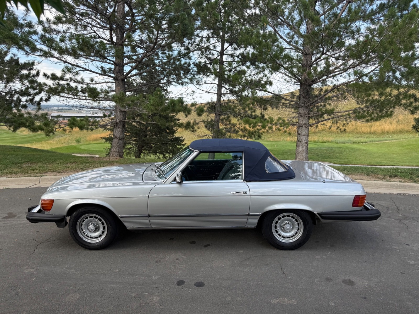 Mercedes-Benz-SL-Class-1982-Convertible-12
