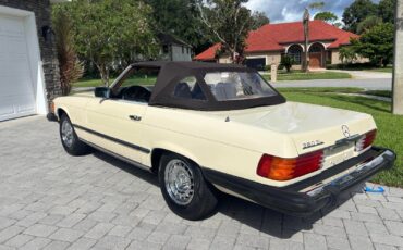 Mercedes-Benz-SL-Class-1982-Convertible-12