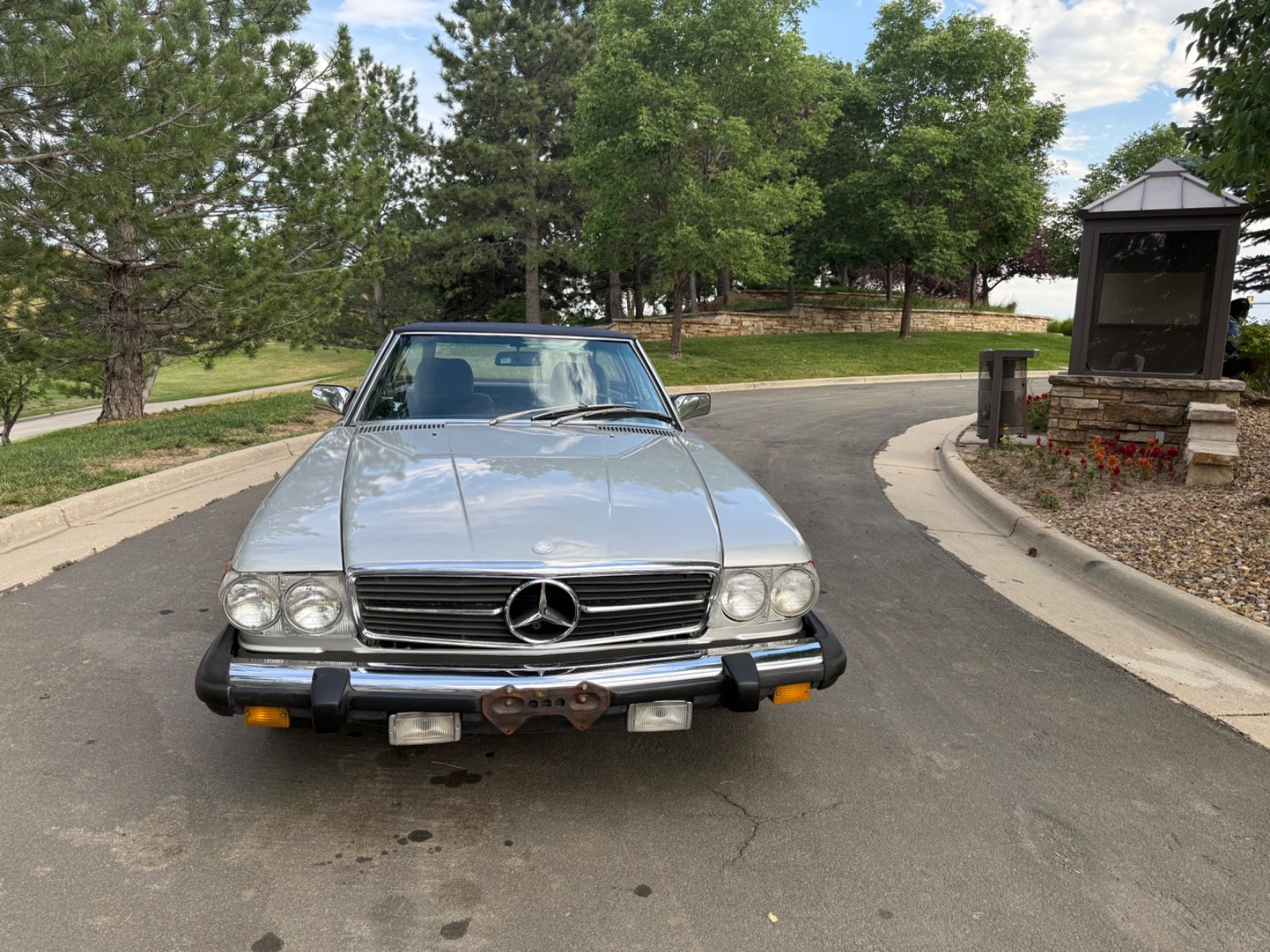Mercedes-Benz-SL-Class-1982-Convertible-13