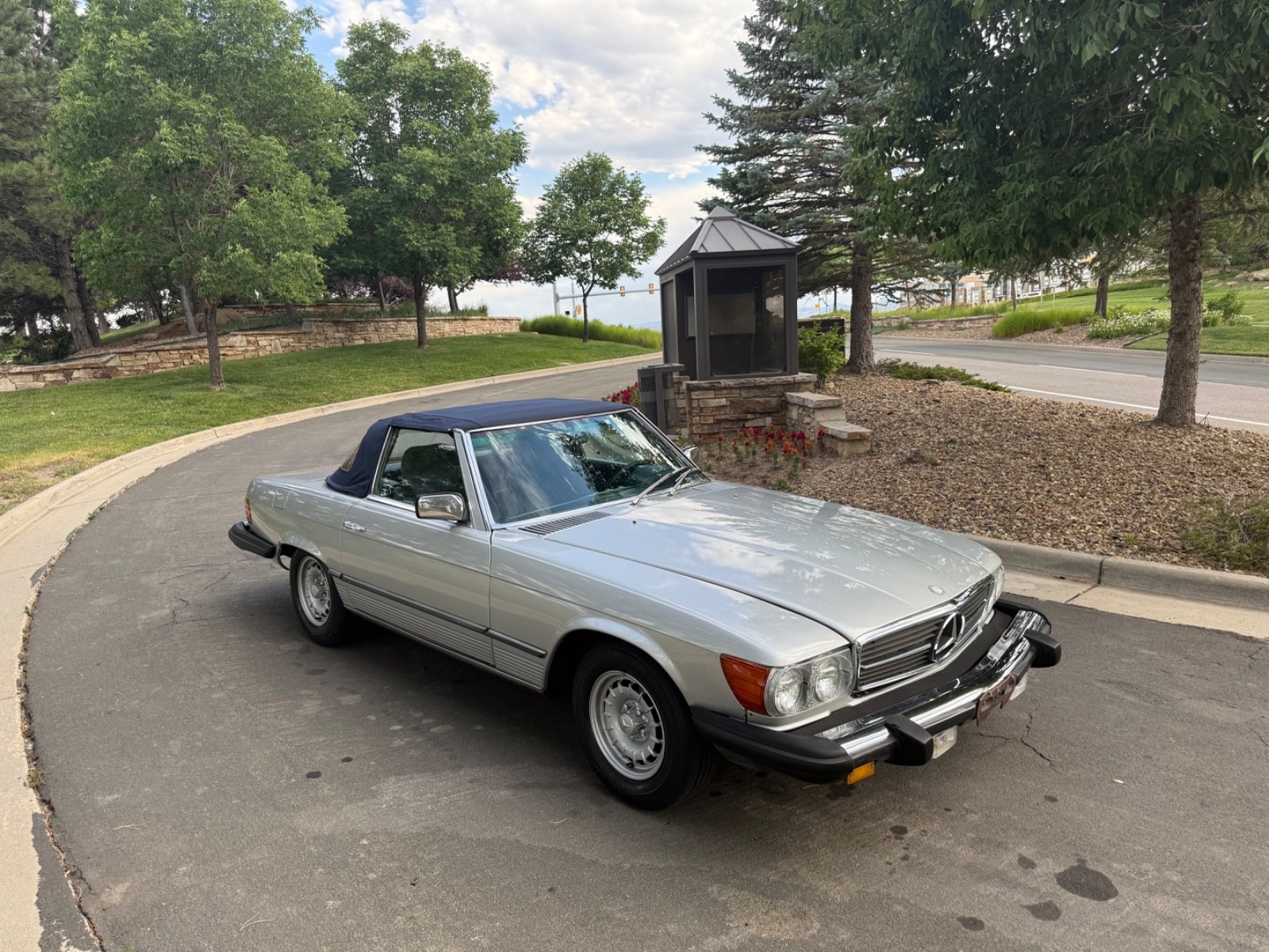 Mercedes-Benz-SL-Class-1982-Convertible-14