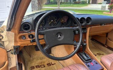 Mercedes-Benz-SL-Class-1982-Convertible-15