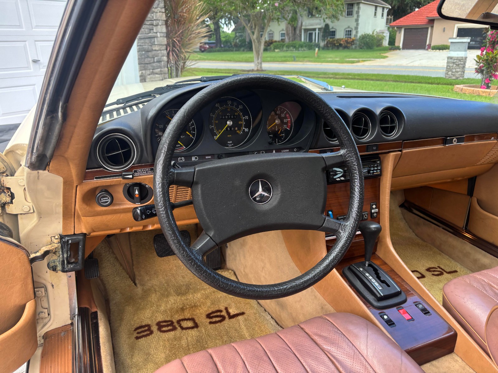 Mercedes-Benz-SL-Class-1982-Convertible-15