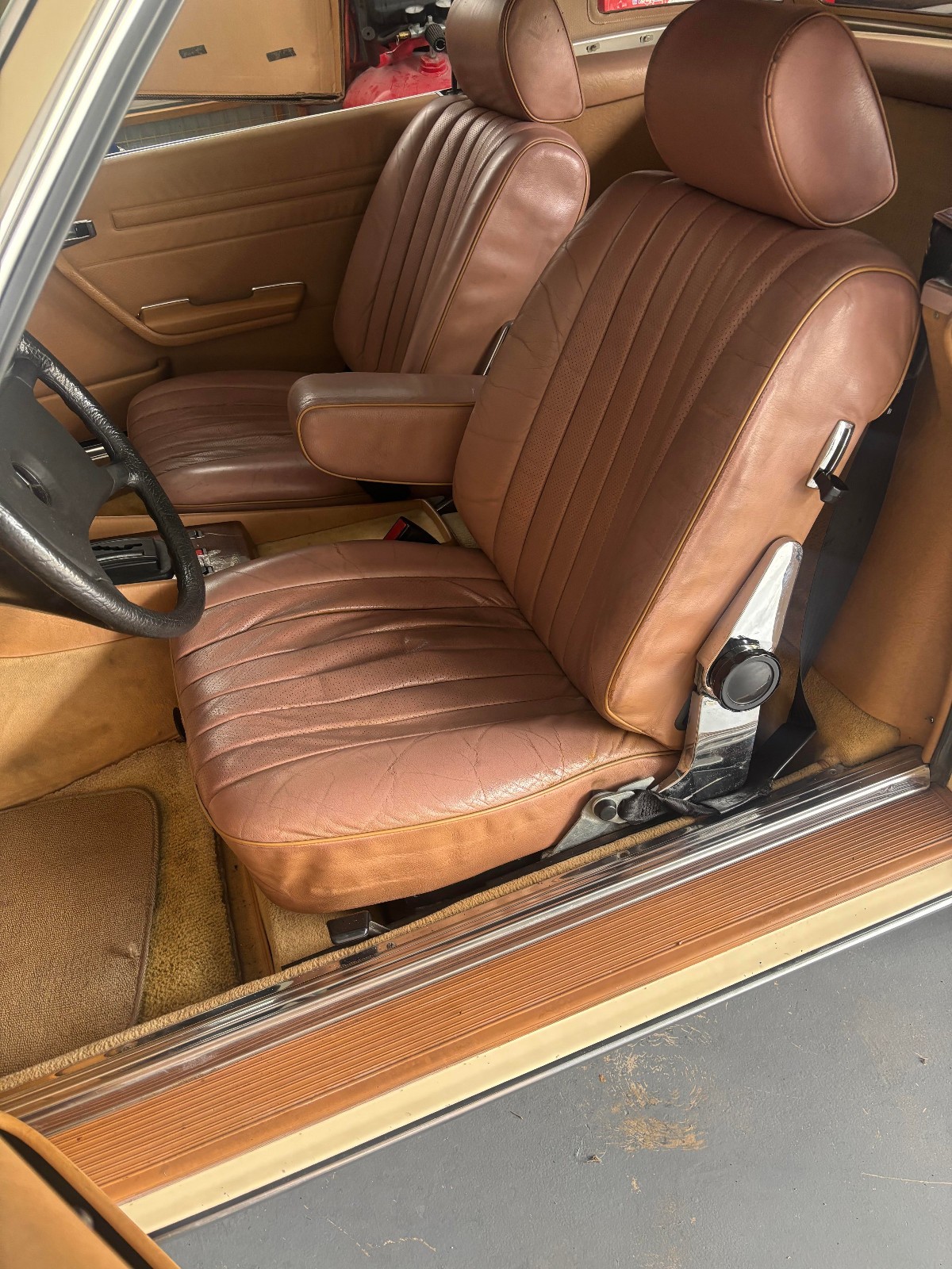 Mercedes-Benz-SL-Class-1982-Convertible-17