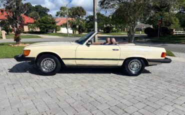 Mercedes-Benz-SL-Class-1982-Convertible-2