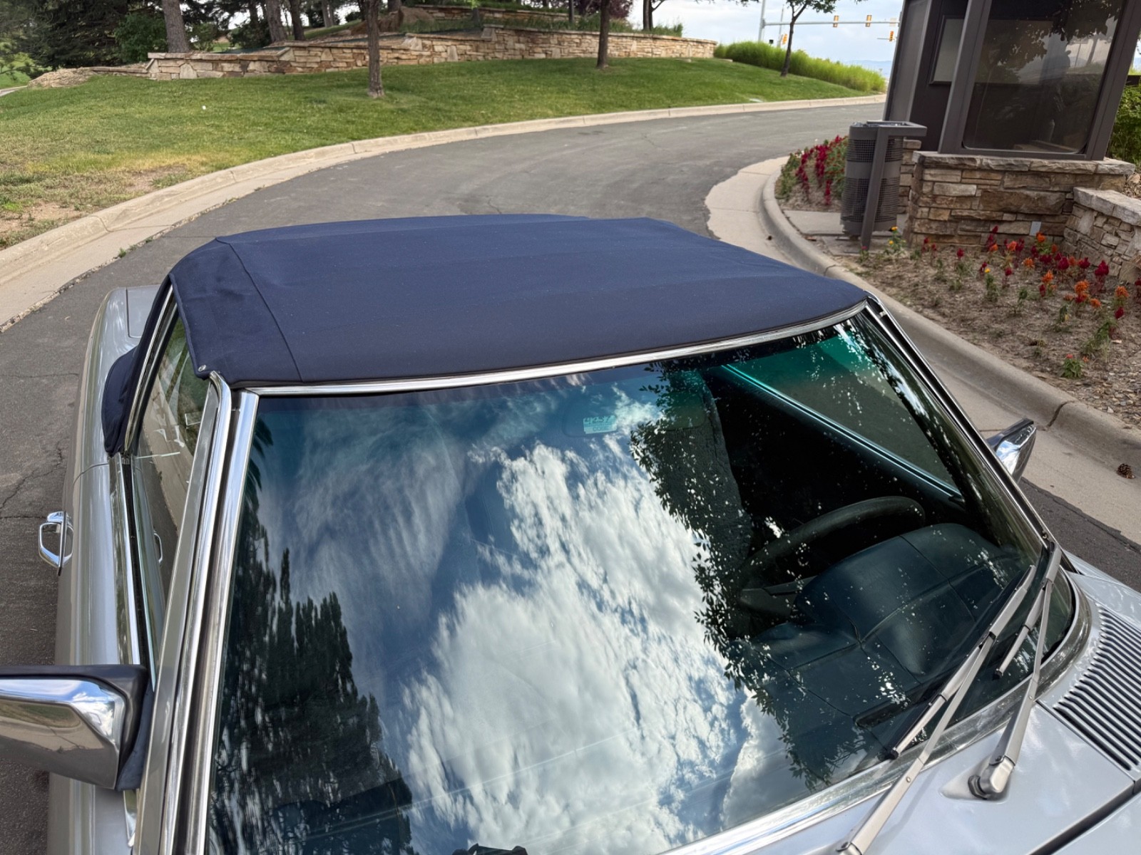 Mercedes-Benz-SL-Class-1982-Convertible-21