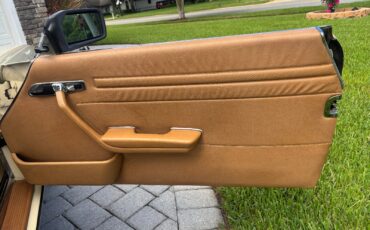 Mercedes-Benz-SL-Class-1982-Convertible-21