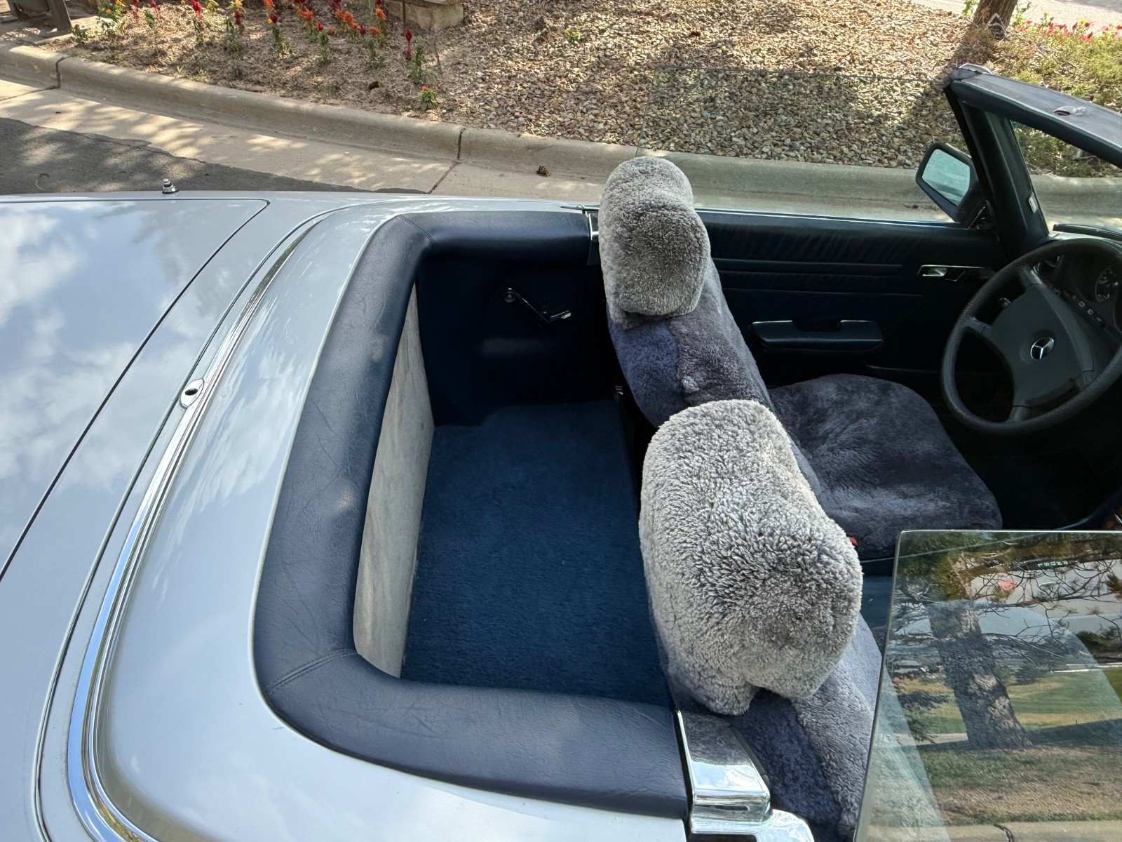 Mercedes-Benz-SL-Class-1982-Convertible-29