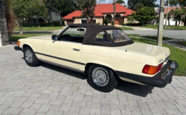 Mercedes-Benz-SL-Class-1982-Convertible-3