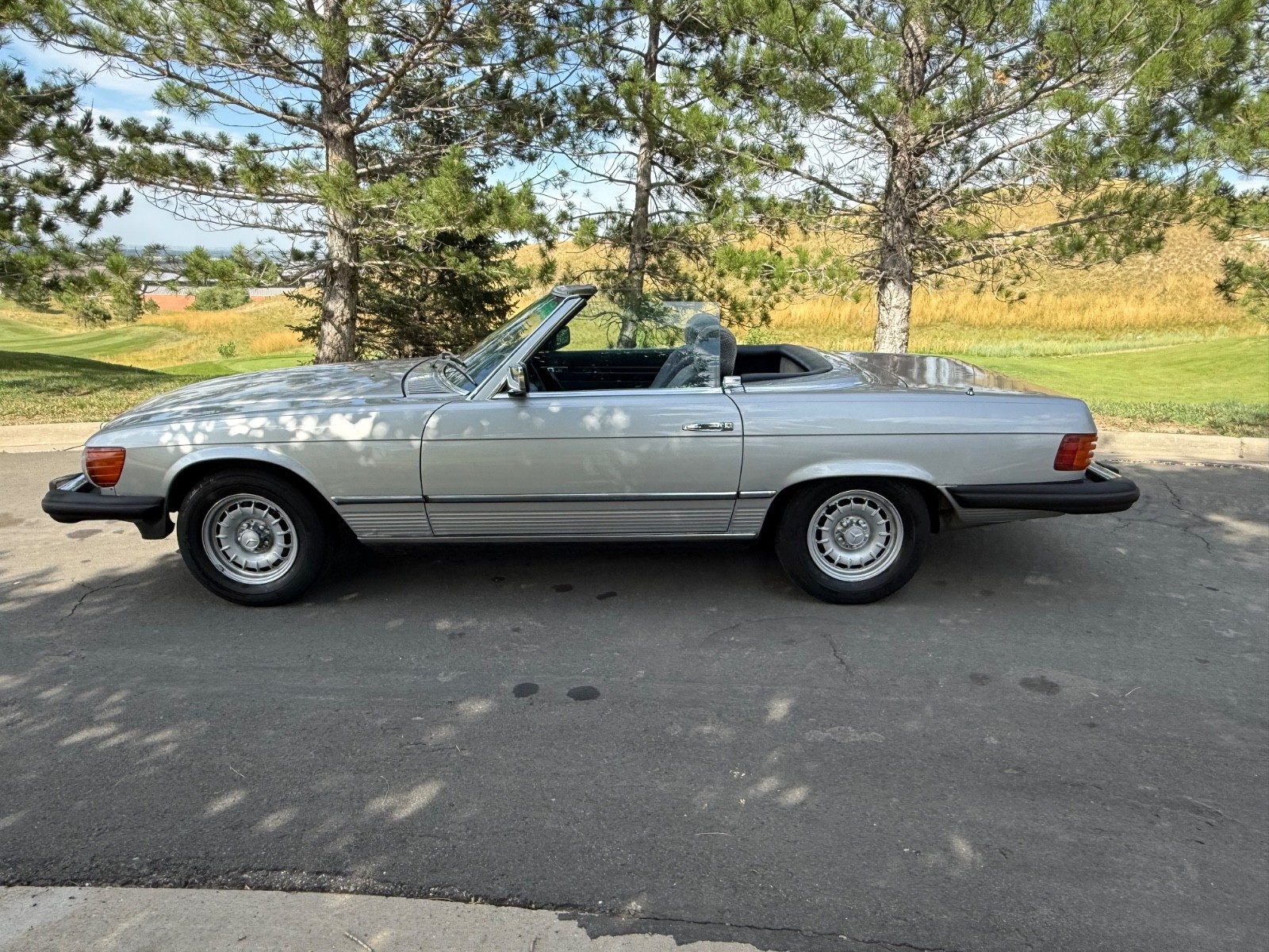 Mercedes-Benz-SL-Class-1982-Convertible-31