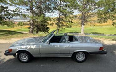 Mercedes-Benz-SL-Class-1982-Convertible-32