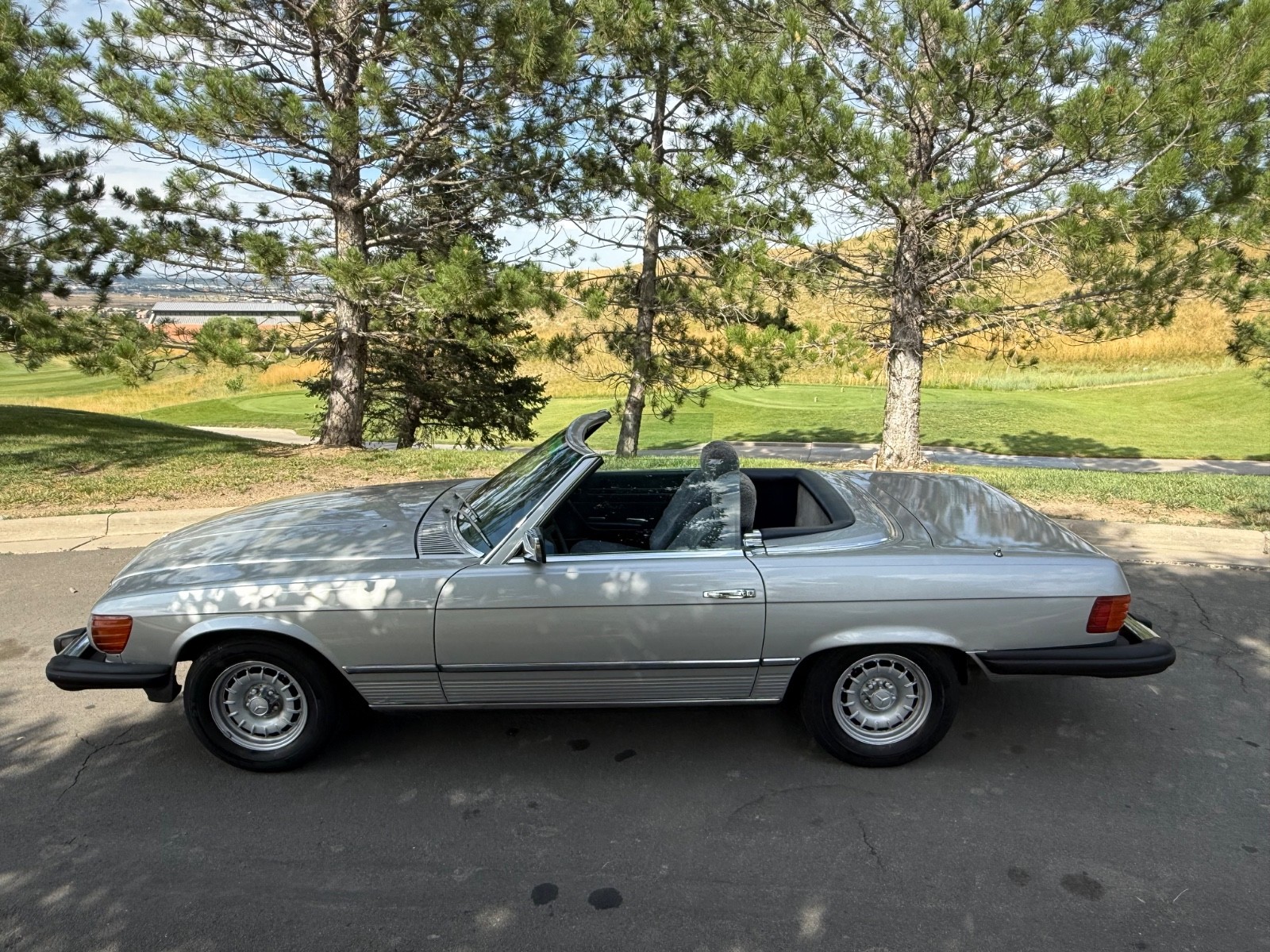 Mercedes-Benz-SL-Class-1982-Convertible-32