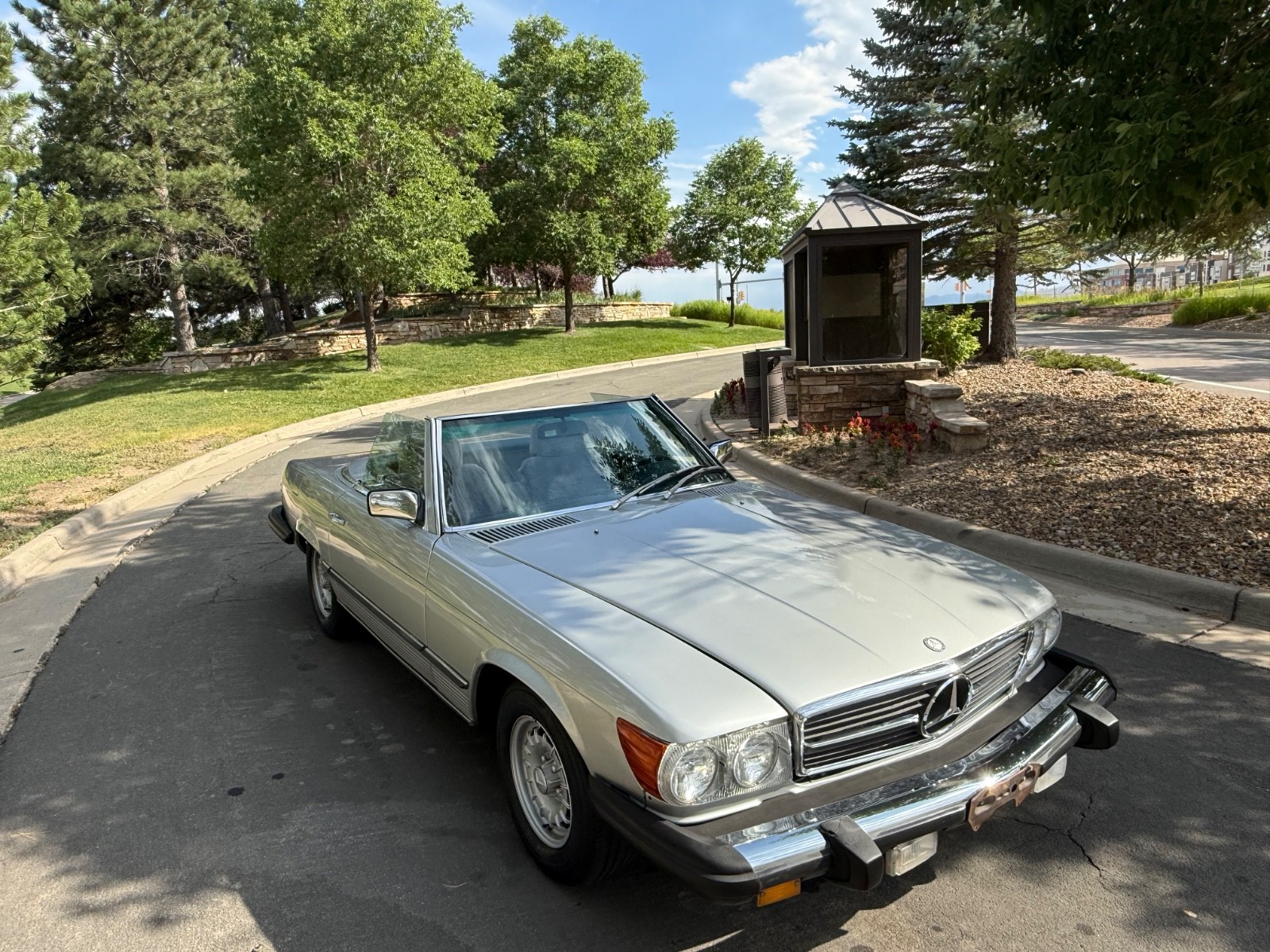 Mercedes-Benz-SL-Class-1982-Convertible-34