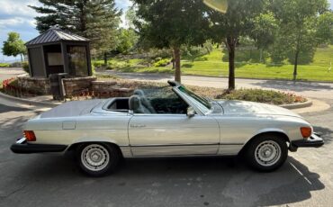 Mercedes-Benz-SL-Class-1982-Convertible-35