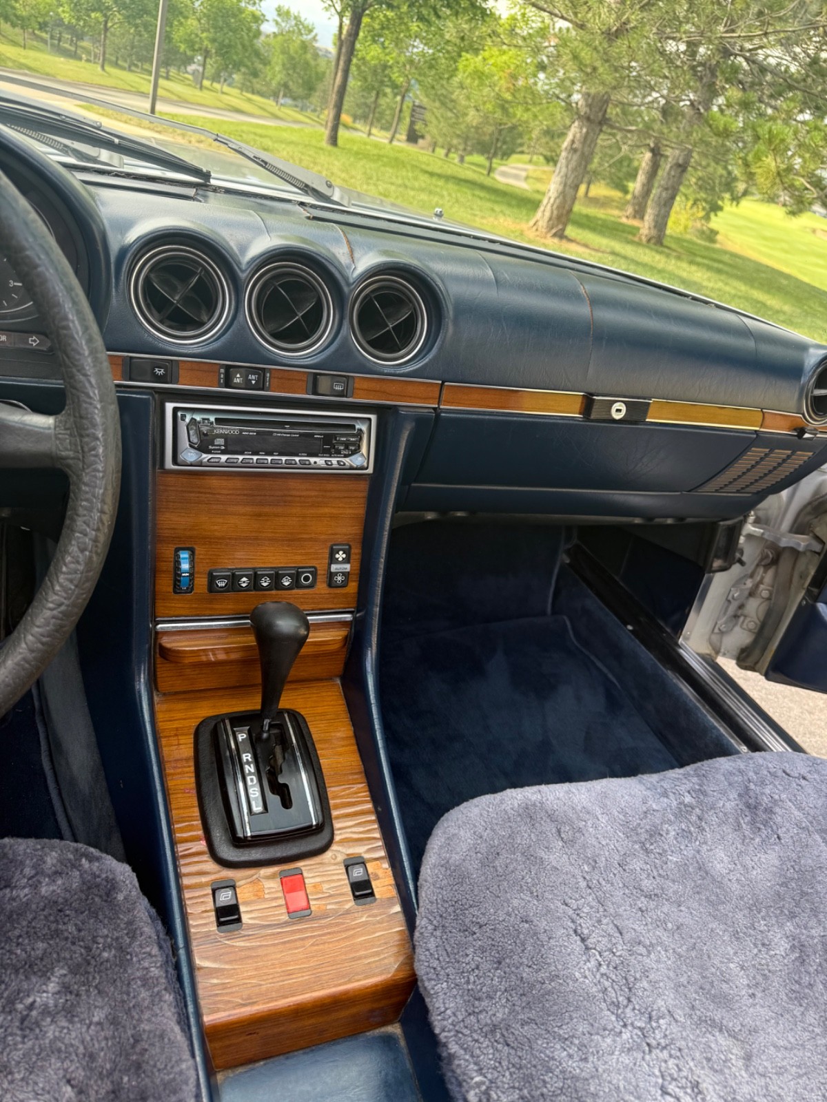 Mercedes-Benz-SL-Class-1982-Convertible-36