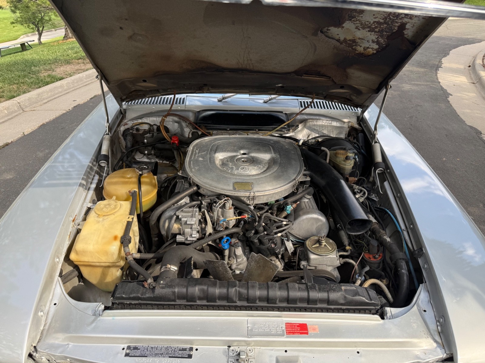 Mercedes-Benz-SL-Class-1982-Convertible-38