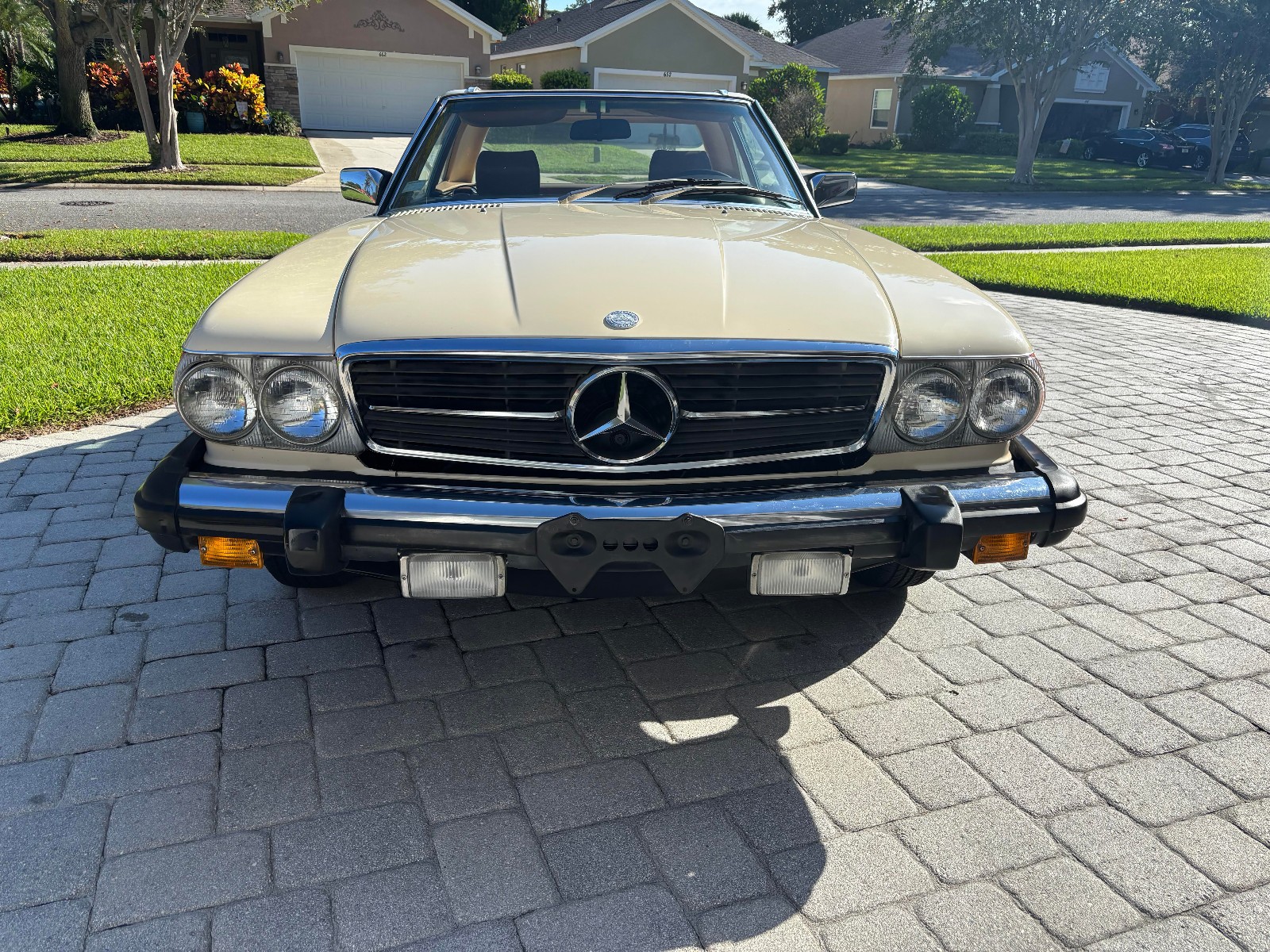 Mercedes-Benz-SL-Class-1982-Convertible-4
