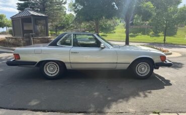 Mercedes-Benz-SL-Class-1982-Convertible-5