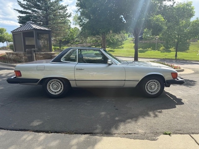 Mercedes-Benz-SL-Class-1982-Convertible-5