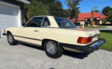Mercedes-Benz-SL-Class-1982-Convertible-5