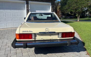 Mercedes-Benz-SL-Class-1982-Convertible-6