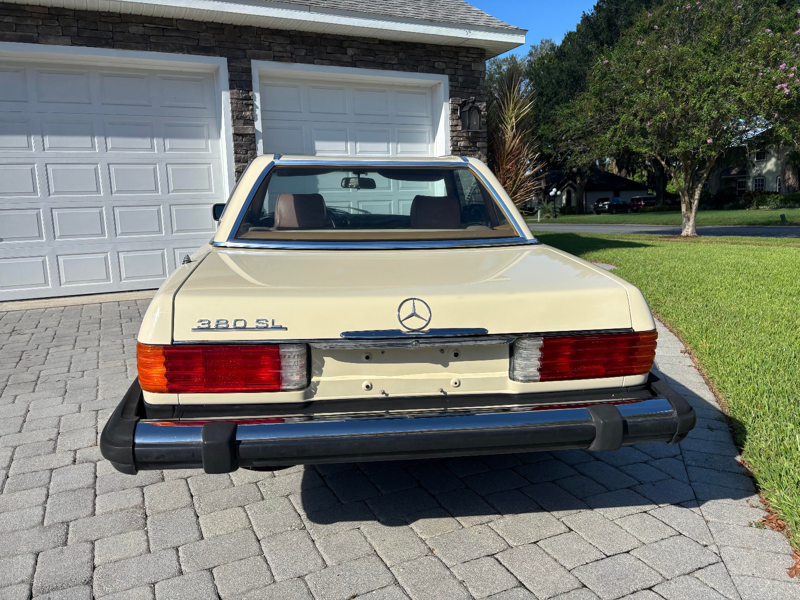 Mercedes-Benz-SL-Class-1982-Convertible-6