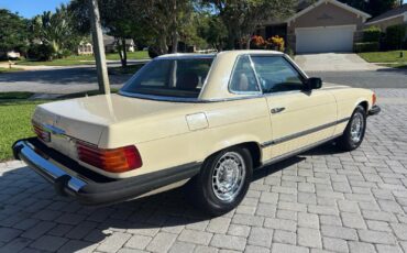 Mercedes-Benz-SL-Class-1982-Convertible-7