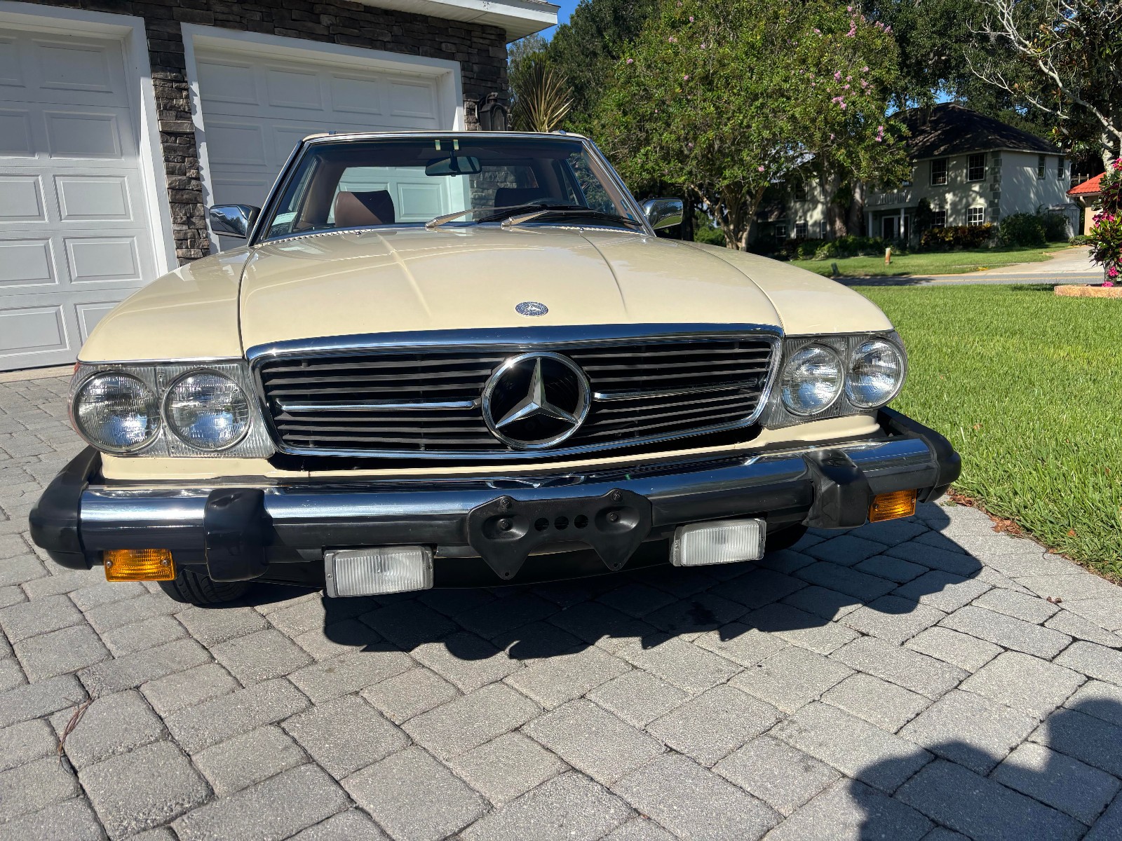 Mercedes-Benz-SL-Class-1982-Convertible-8