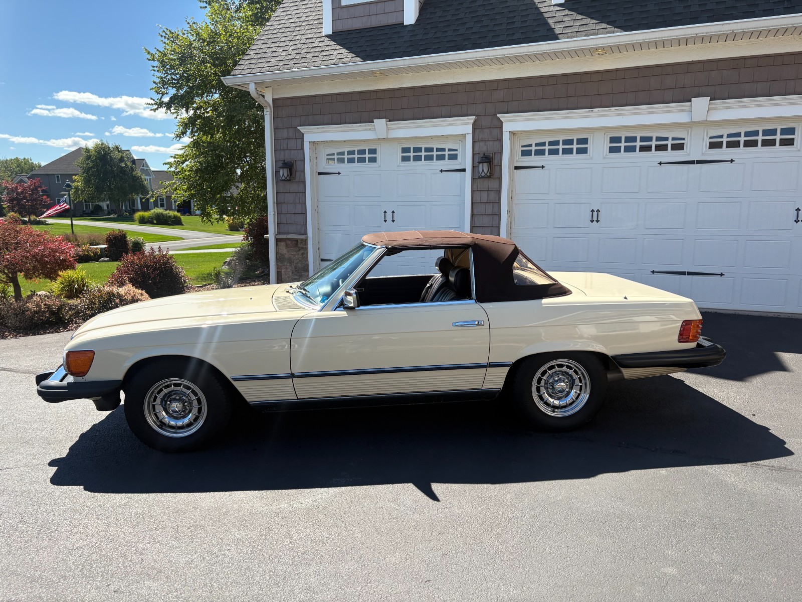 Mercedes-Benz-SL-Class-1984-Convertible-1
