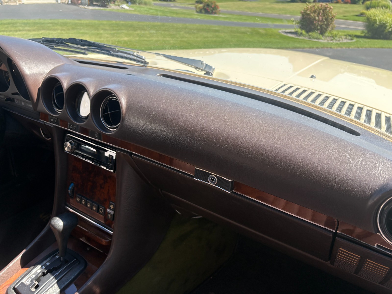 Mercedes-Benz-SL-Class-1984-Convertible-11