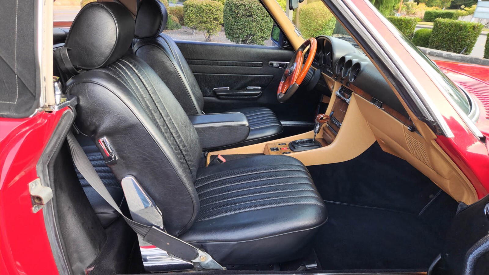 Mercedes-Benz-SL-Class-1984-Convertible-13