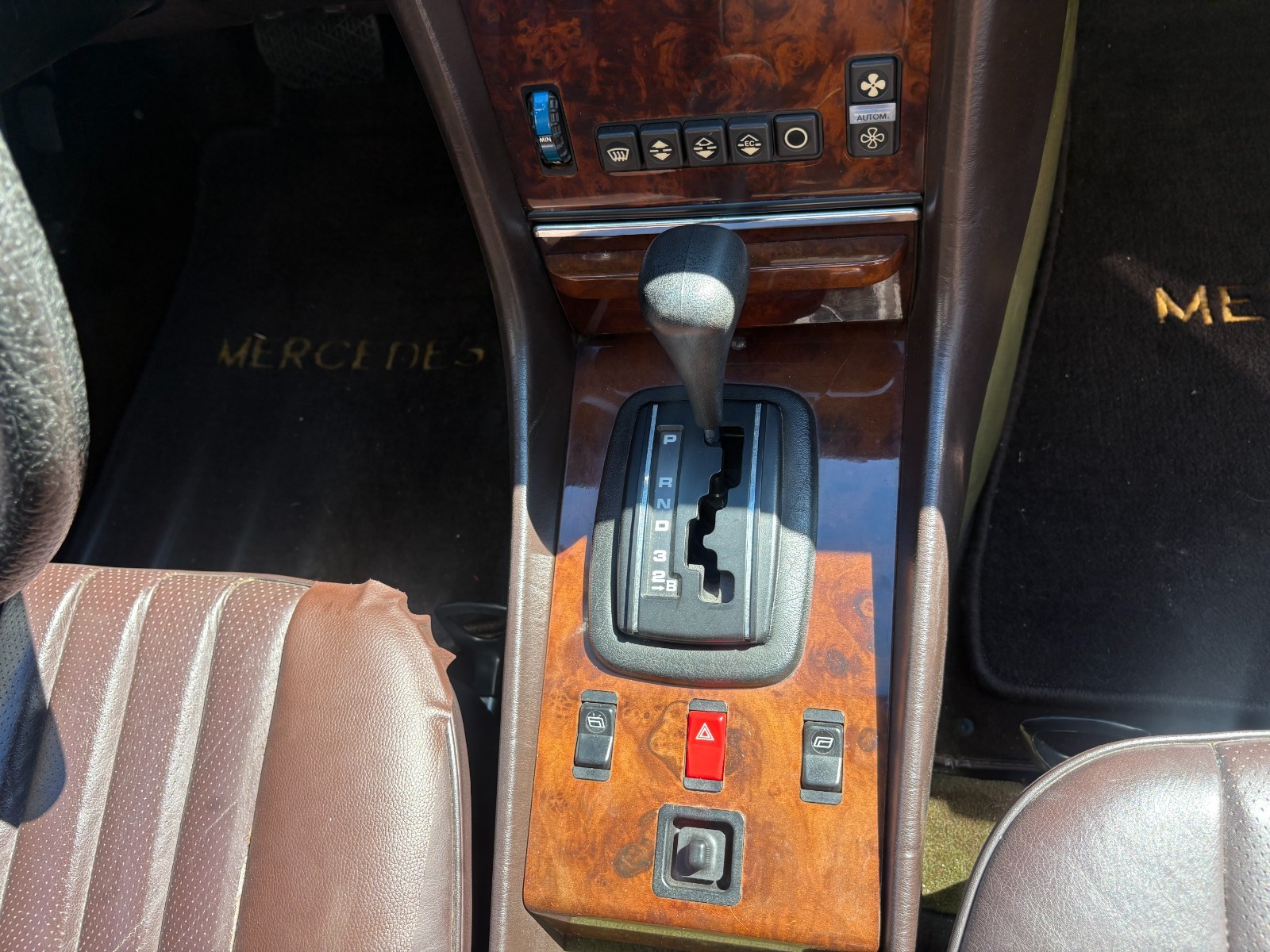 Mercedes-Benz-SL-Class-1984-Convertible-14
