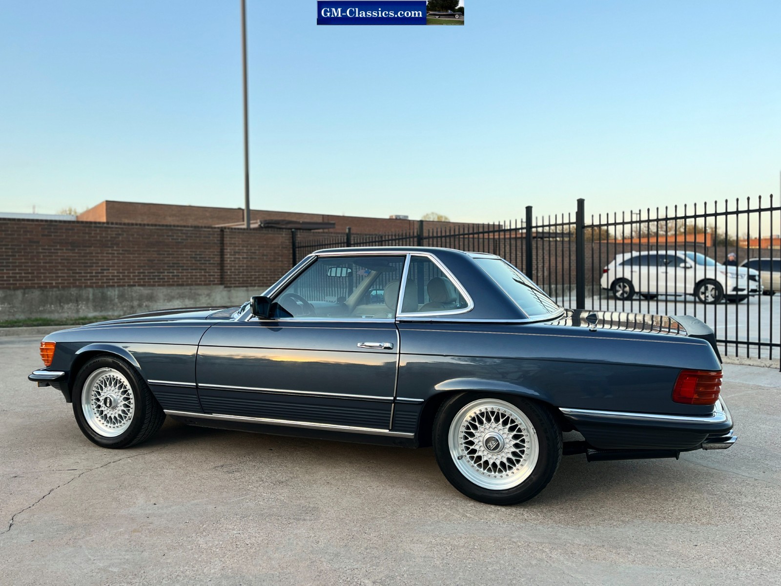Mercedes-Benz-SL-Class-1984-Convertible-16