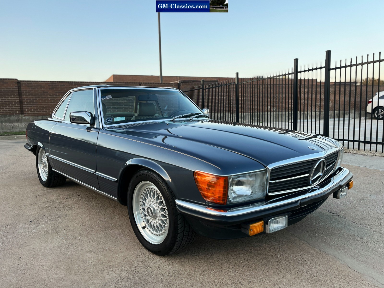 Mercedes-Benz-SL-Class-1984-Convertible-17