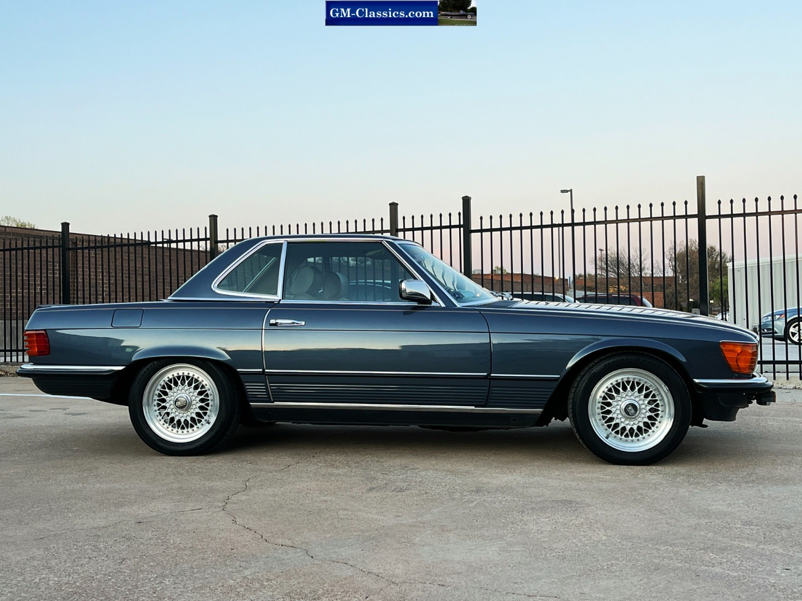 Mercedes-Benz-SL-Class-1984-Convertible-18