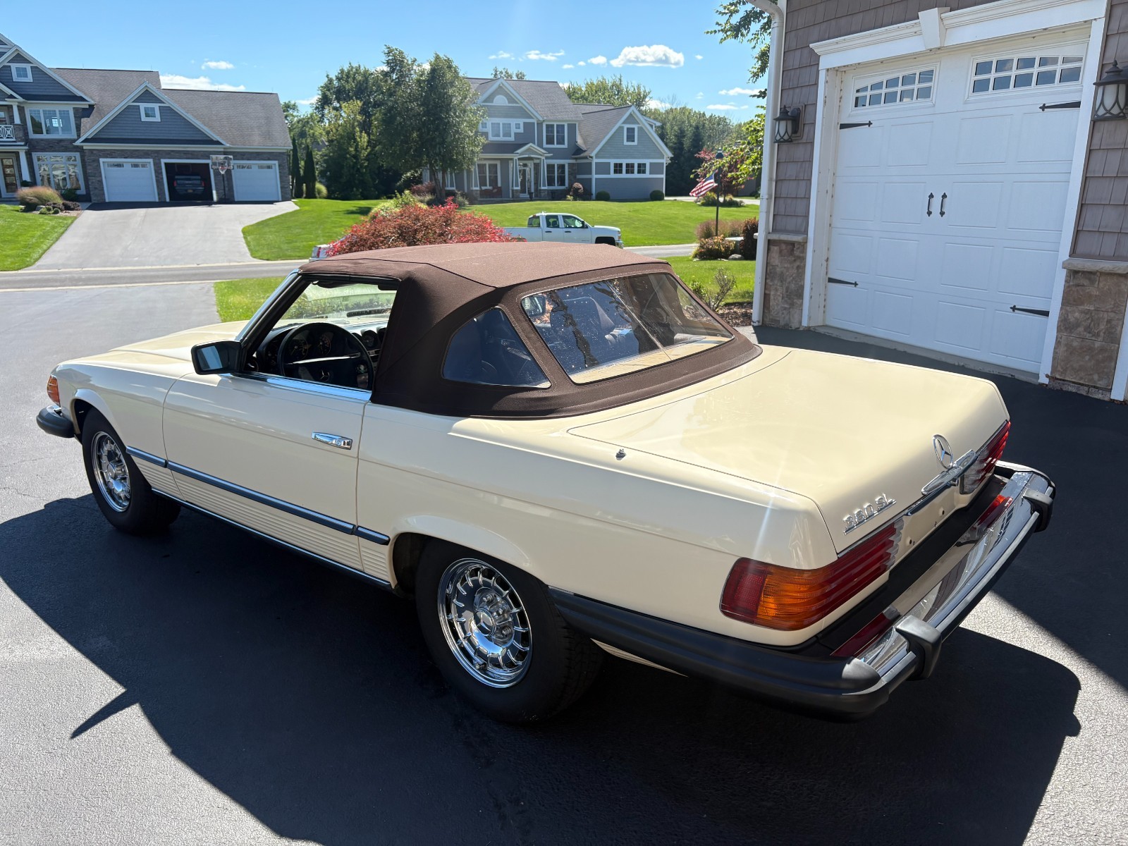 Mercedes-Benz-SL-Class-1984-Convertible-2