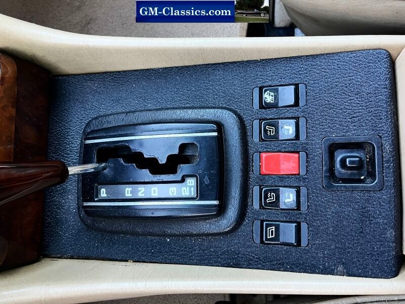 Mercedes-Benz-SL-Class-1984-Convertible-25