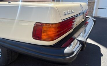 Mercedes-Benz-SL-Class-1984-Convertible-3
