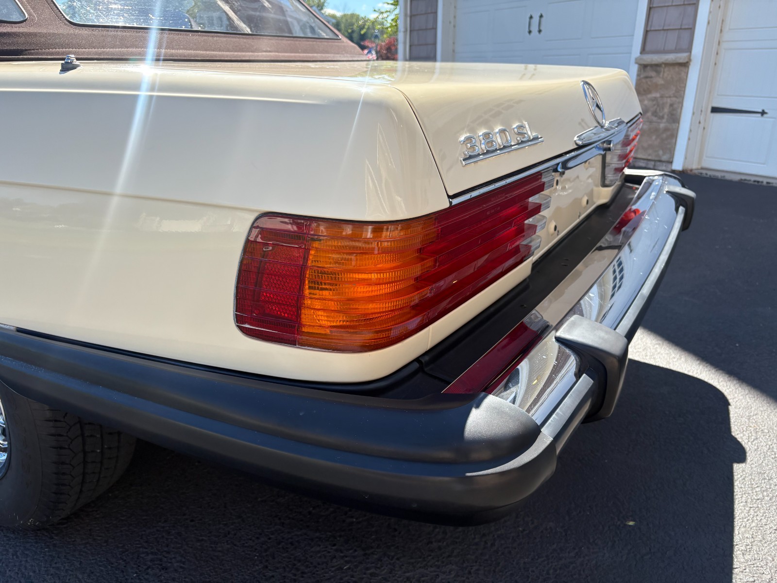 Mercedes-Benz-SL-Class-1984-Convertible-3