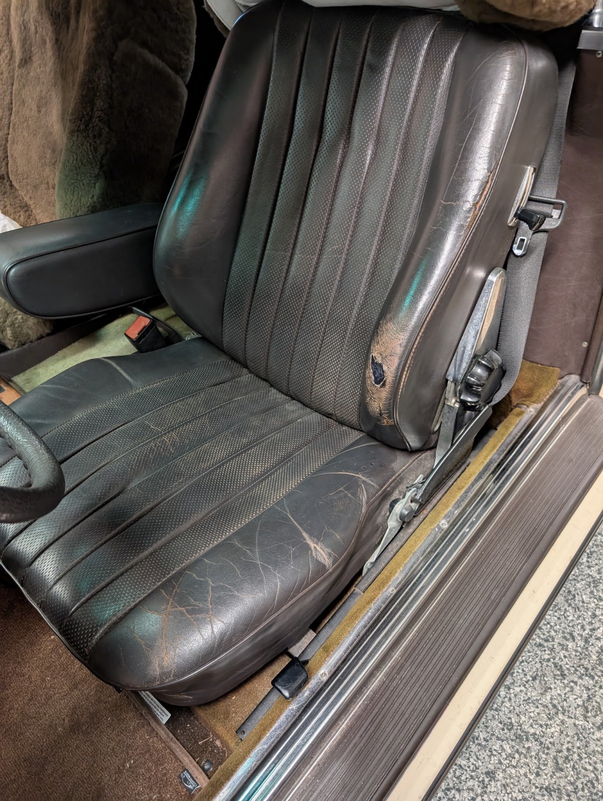 Mercedes-Benz-SL-Class-1985-Convertible-2