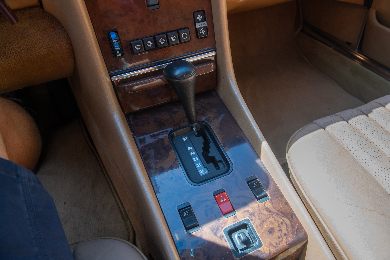 Mercedes-Benz-SL-Class-1986-Convertible-10