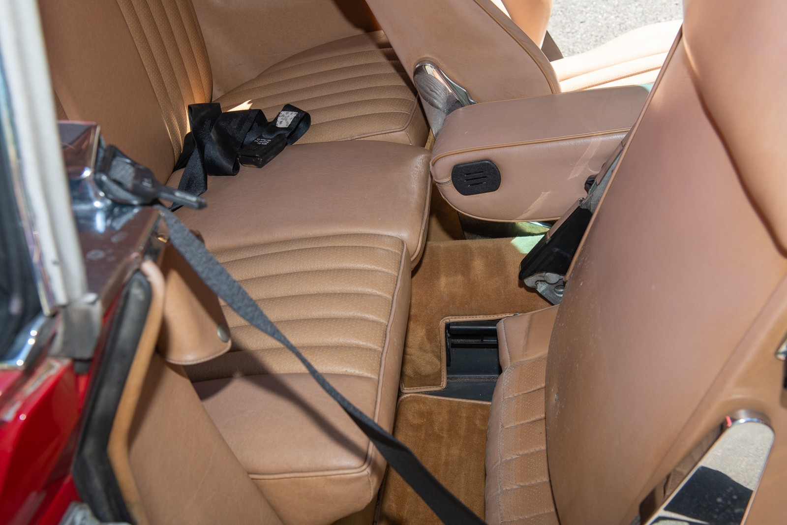 Mercedes-Benz-SL-Class-1986-Convertible-12