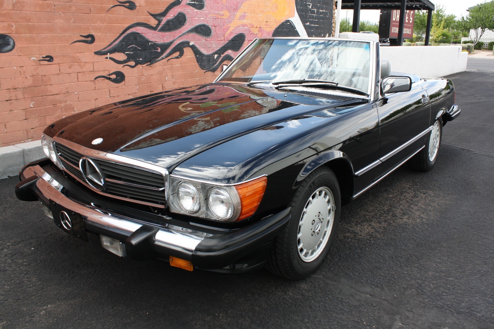 Mercedes-Benz-SL-Class-1986-Convertible-23