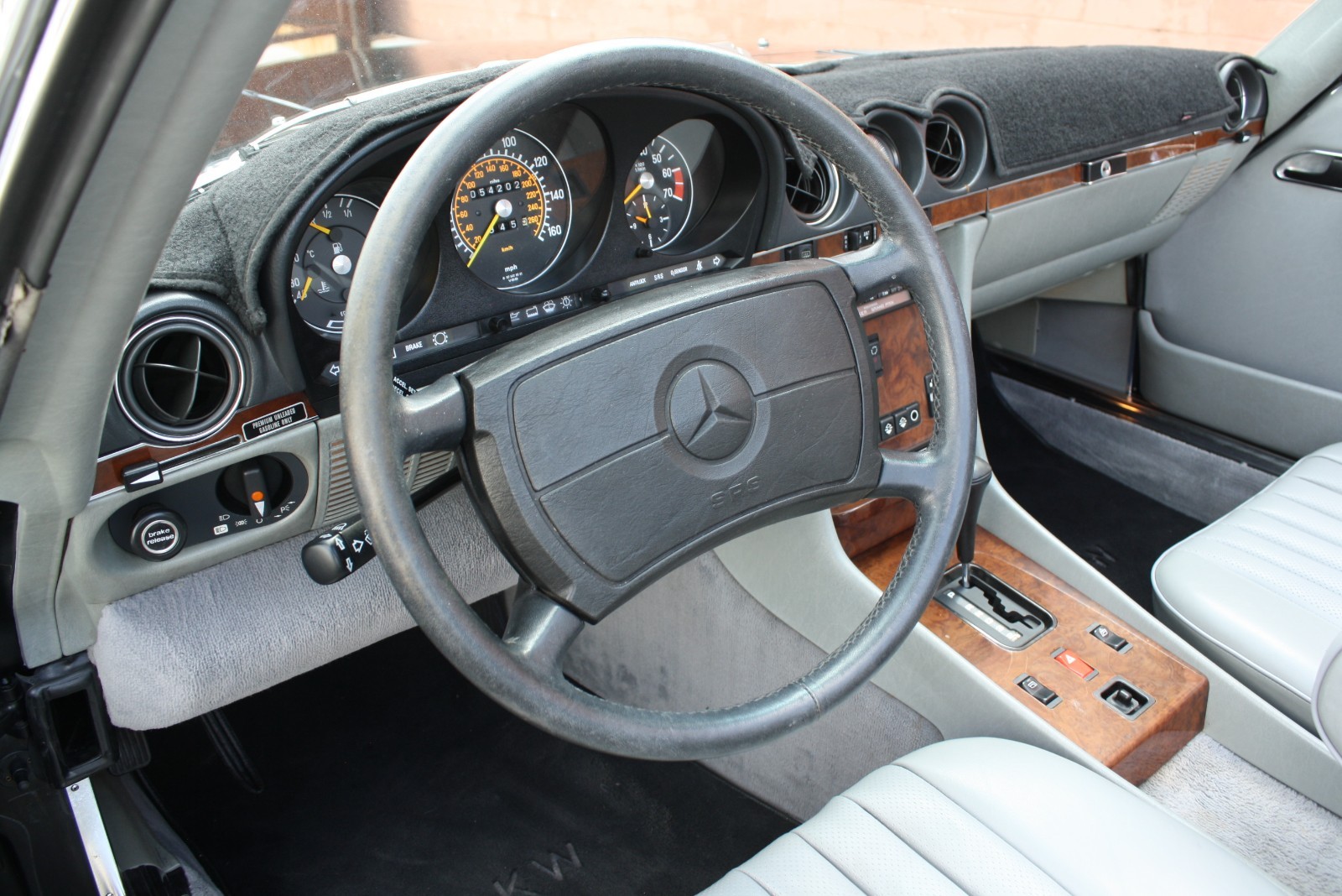 Mercedes-Benz-SL-Class-1986-Convertible-24