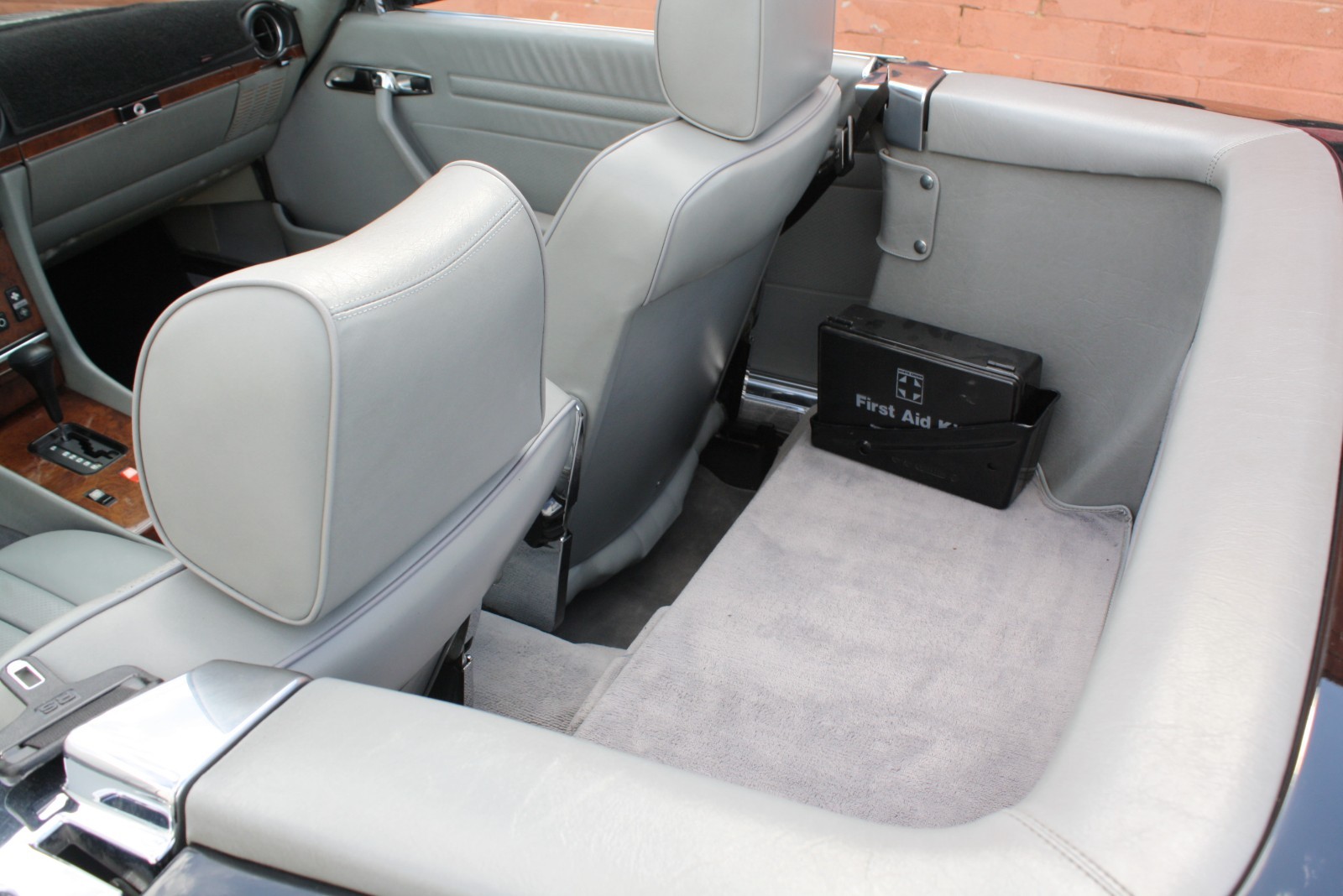 Mercedes-Benz-SL-Class-1986-Convertible-27
